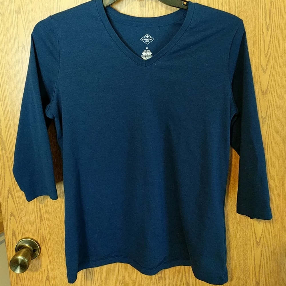 V-neck tee